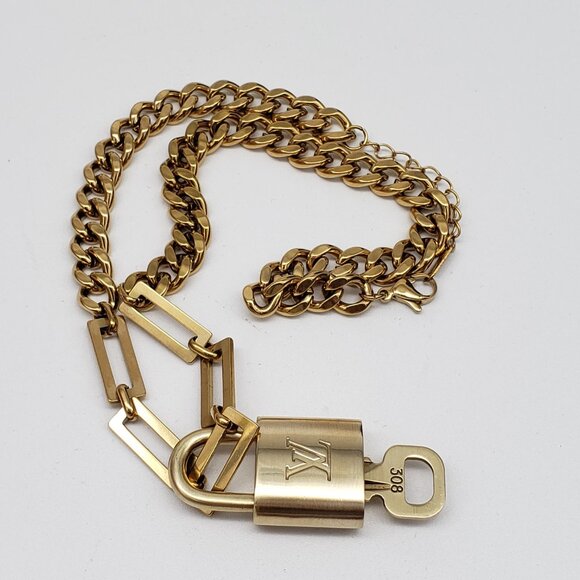 Louis Vuitton Gold Padlock W/ Unbranded Stainless Steel Gold Plated Chain - Picture 7 of 16